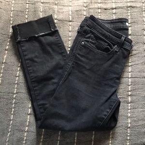 Levi’s Classic Midrise Skinny Black Cropped Jeans size 4 waist 27